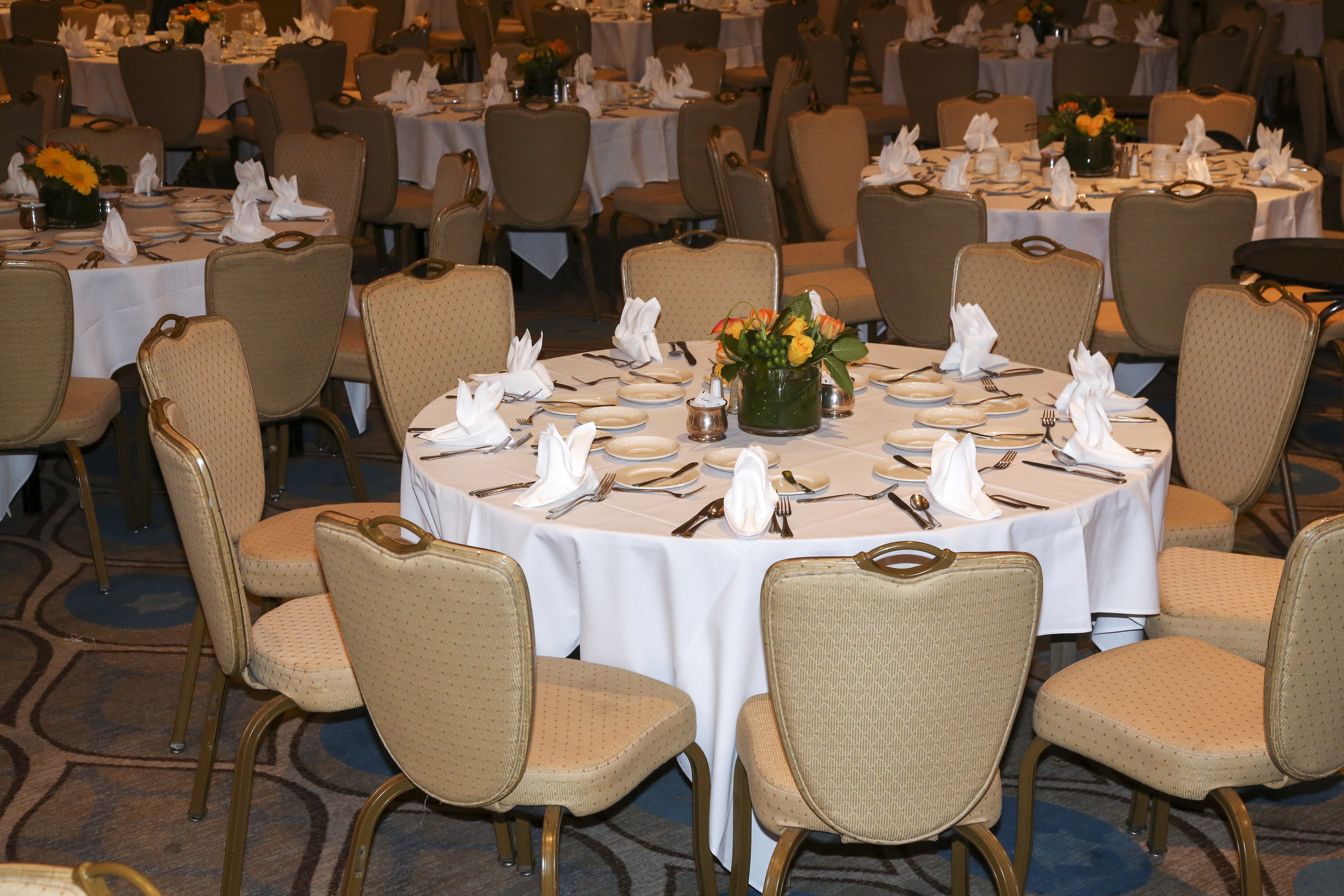 Table set up, mid